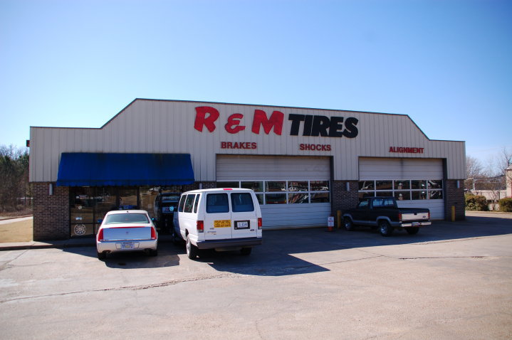 R & M Tire Pros Storefront